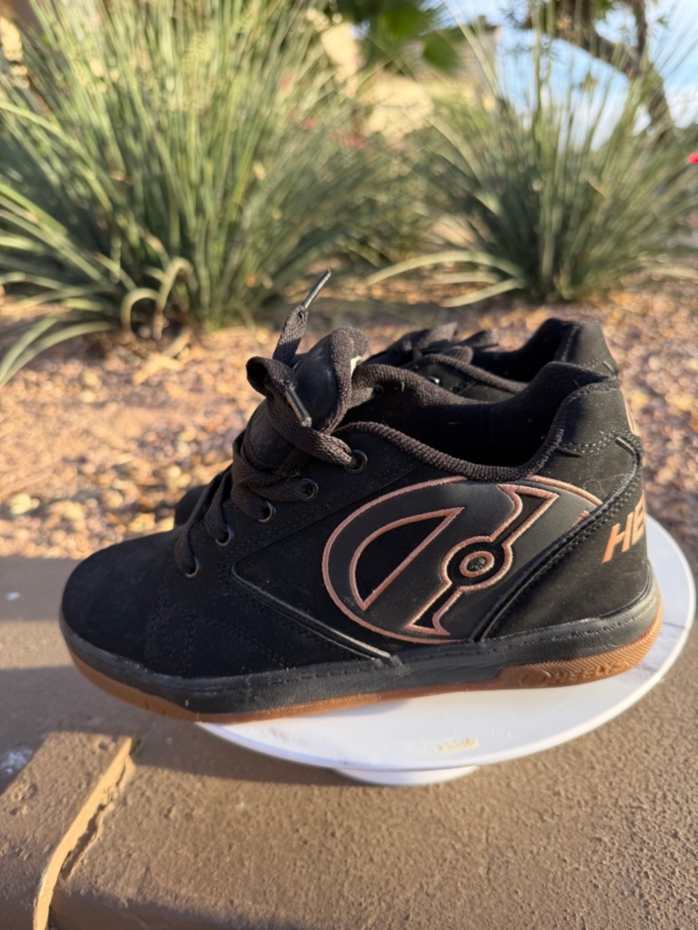 Heelys Kids Black Sneakers with Rose Gold Logo size 9 youth